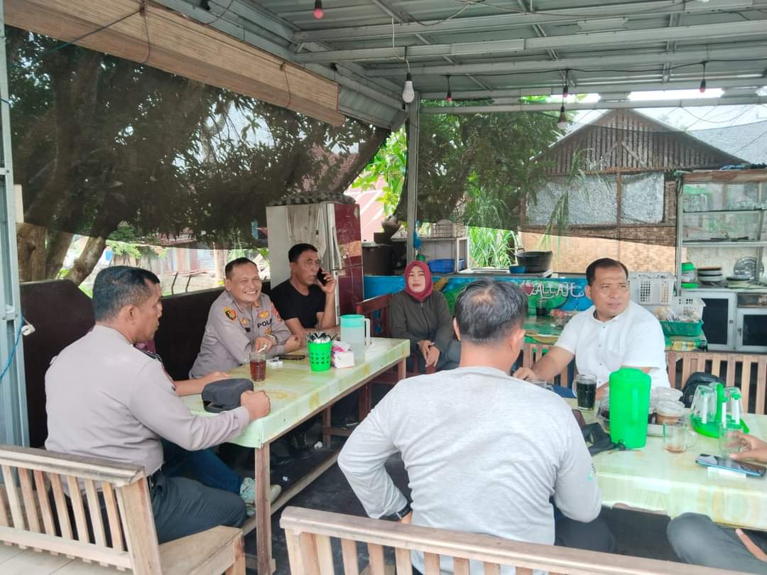 Pendekatan Humanis Bhabinkamtibmas Polres langkat Duduk Bersama dengan Warga, Edukasi Kamtibmas
